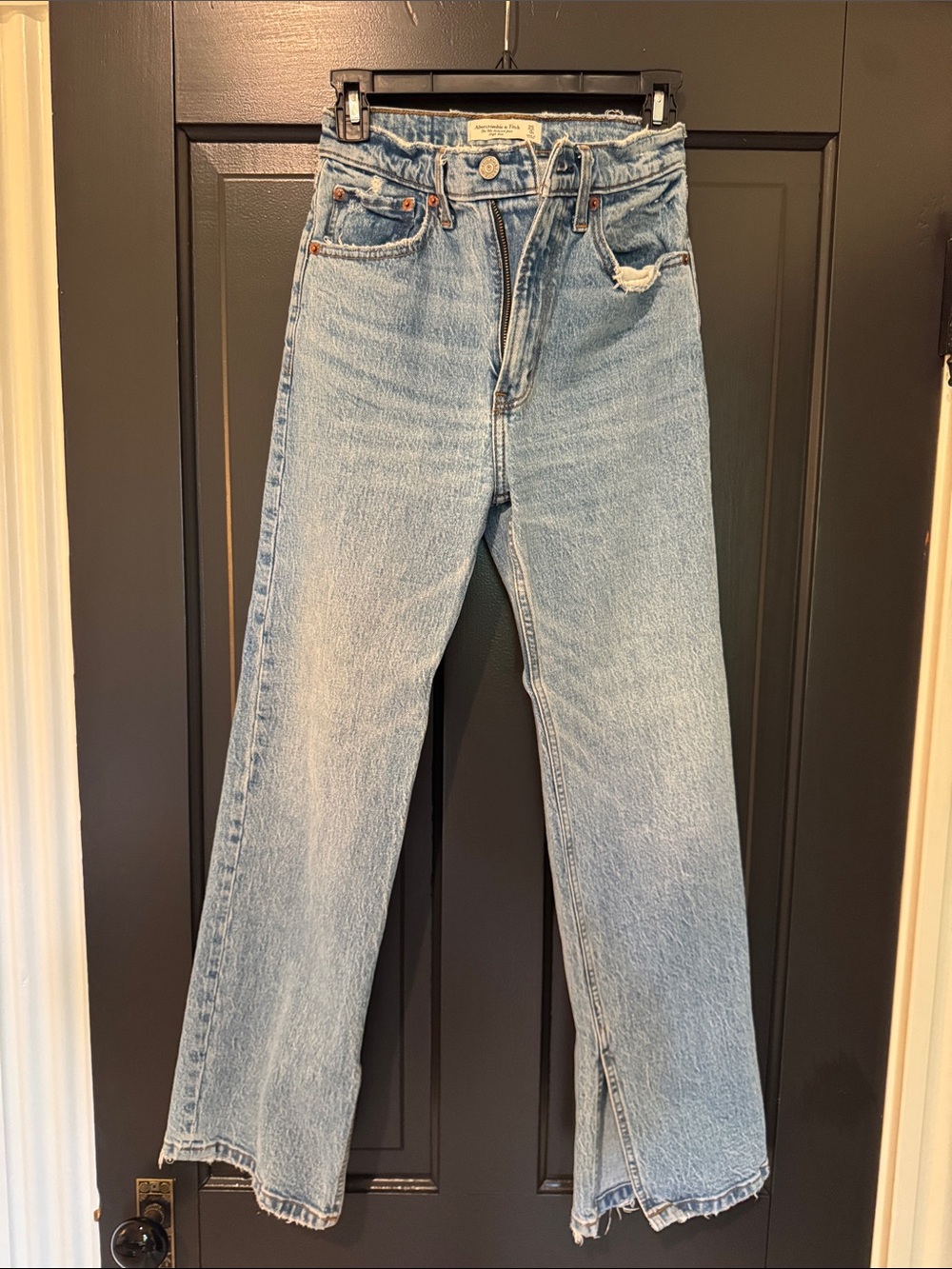 Abercrombie & Fitch 90’s relaxed high rise Jean